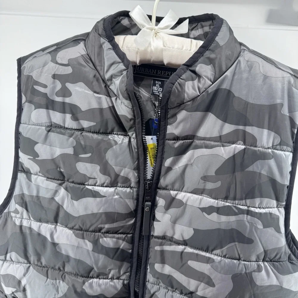 Urban Republic Boys XL 18/20 Gray Black Camo Puffer Vest Gorpcore Zip NWT